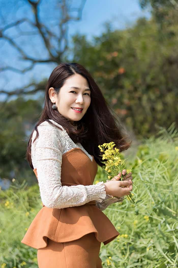 媳妇当车模江南烟雨繁花季与红太狼乍泄春光里