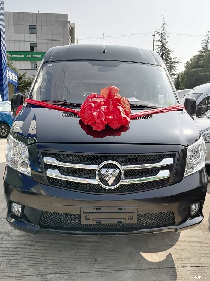 图雅诺小客国六长轴中顶9座实车图