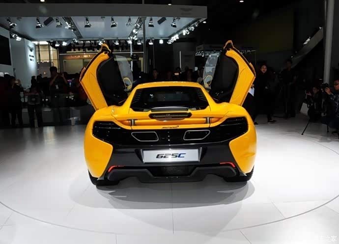 迈凯伦625c气场强大.