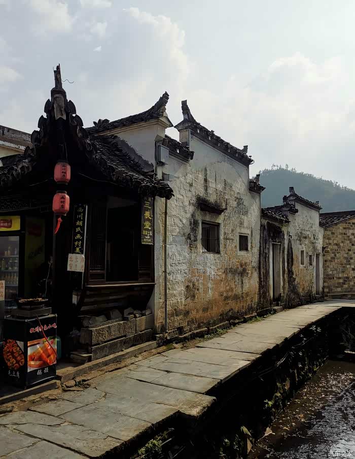 黄山的著名景点西递徽派建筑代表