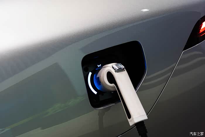 聪明,好开,好看——到店详细试驾智能电动轿跑小鹏p7