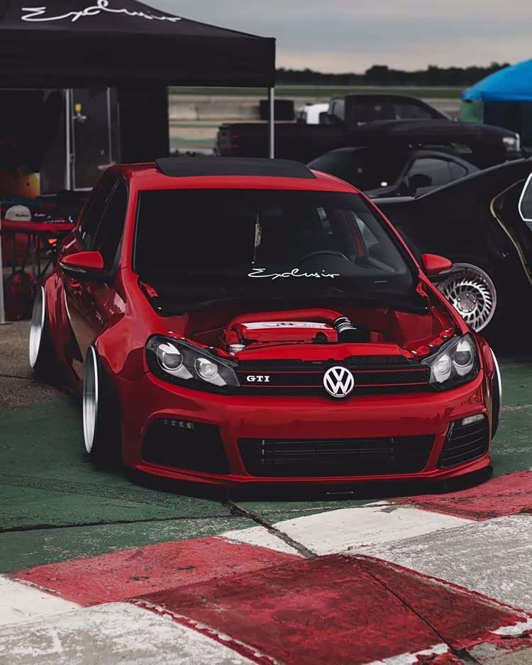 大众高尔夫mk6gti改装这个色好看骚红骚红的好喜庆