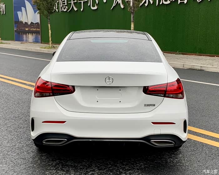 奔驰a180l运动轿车