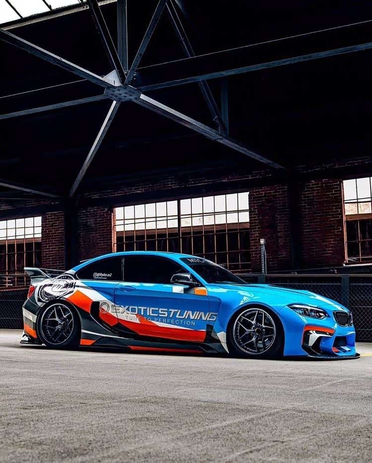 彩绘涂装bmwm2竞技范儿的精神小伙