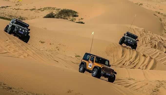 男子汉有一颗越野的心沙漠野营探险沙漠