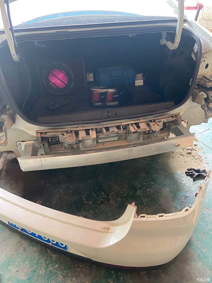 19款标致新30812t国六双离合更换铝合金后防撞梁