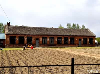 和女朋友一起田间劳作——五常大米插秧实录