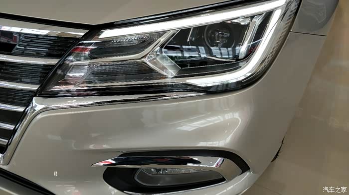 朋友推荐来4s店看了(荣威i5)这款车!