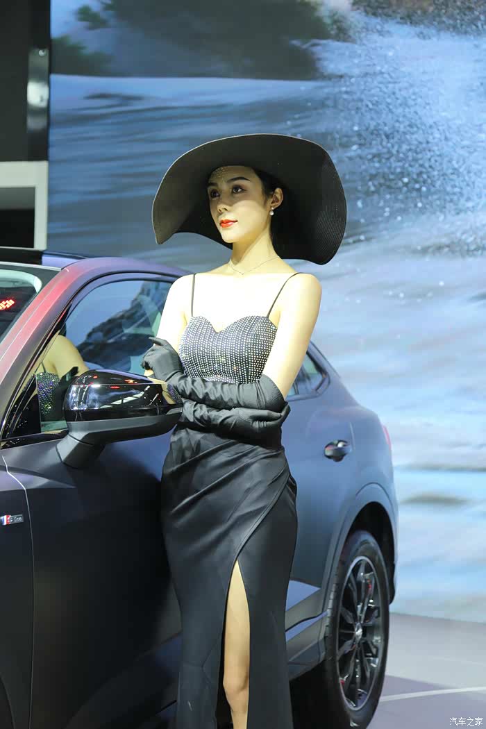 敢发就敢送兰州八月车展之五奥迪展台的气质女模
