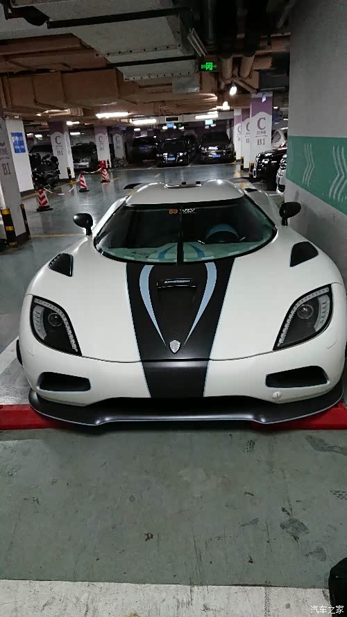 近距离看柯尼塞格挺大