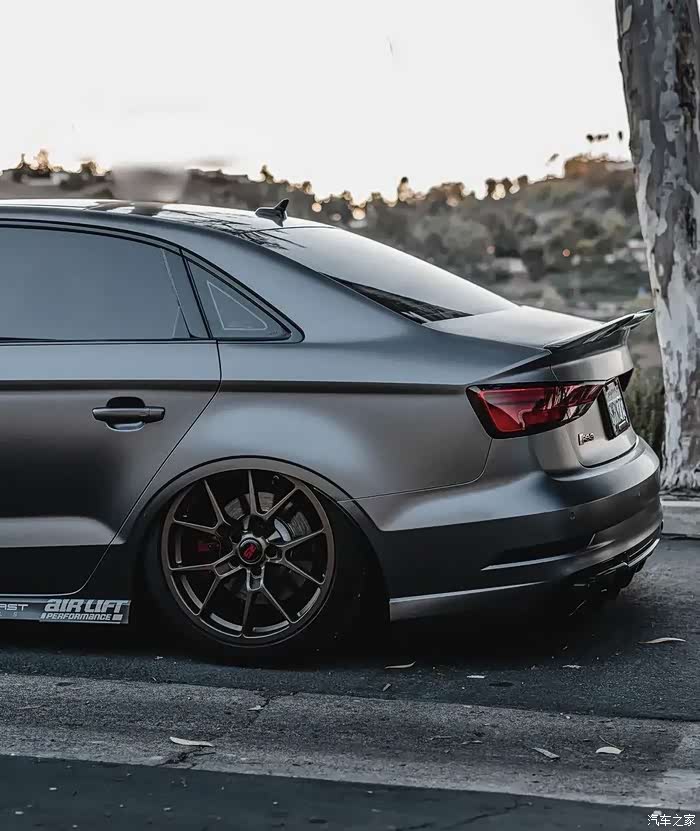 奥迪rs3 limousine改装方案,帅到没朋友