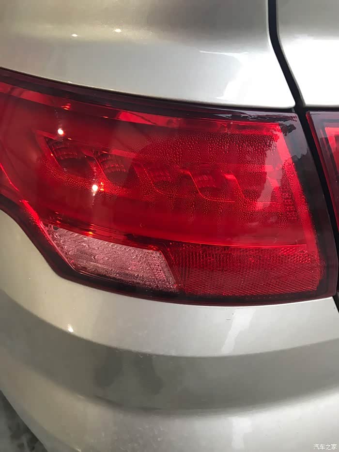 17款帝豪gl后尾灯问题.请教各位.