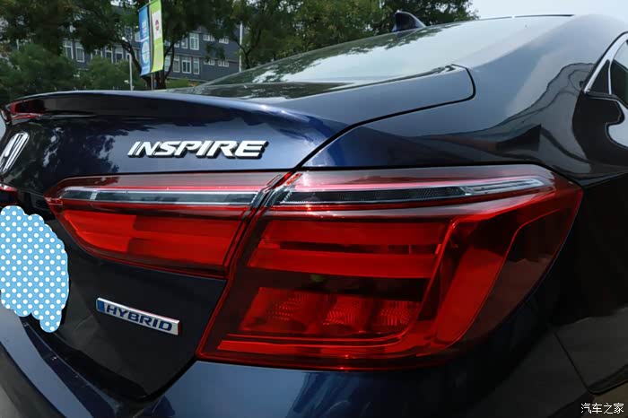 inspire尾灯,看着不错吧,红蓝搭配的色调很经典了.