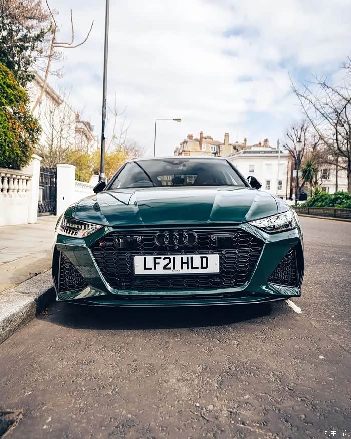 外观采用了非常独特的古德伍德绿配色时尚感很强