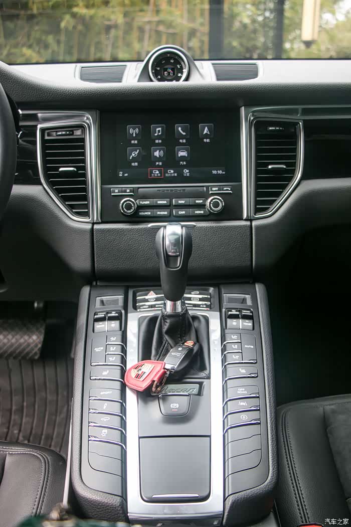 曾经年少爱追梦——邂逅保时捷macan,大片来袭!