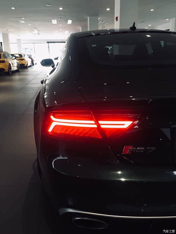 尾灯确实漂亮,很是喜欢