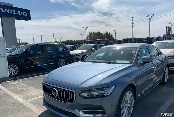 这就是20款s90的经典色贻贝蓝,真的是太美了.