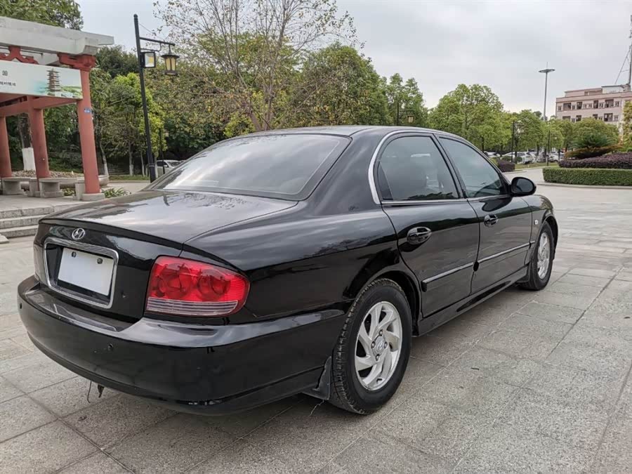 这是进入国内的第一代索纳塔吗