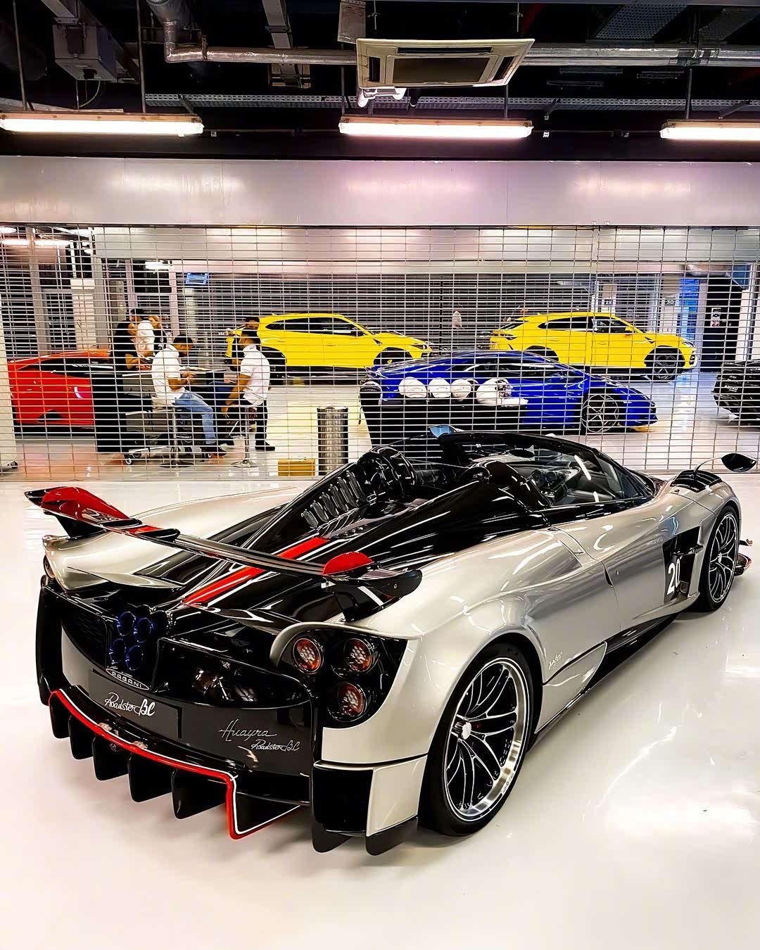 帕加huayra roadster bc就喜欢这么高调的._帕加尼论坛_手机汽车之家