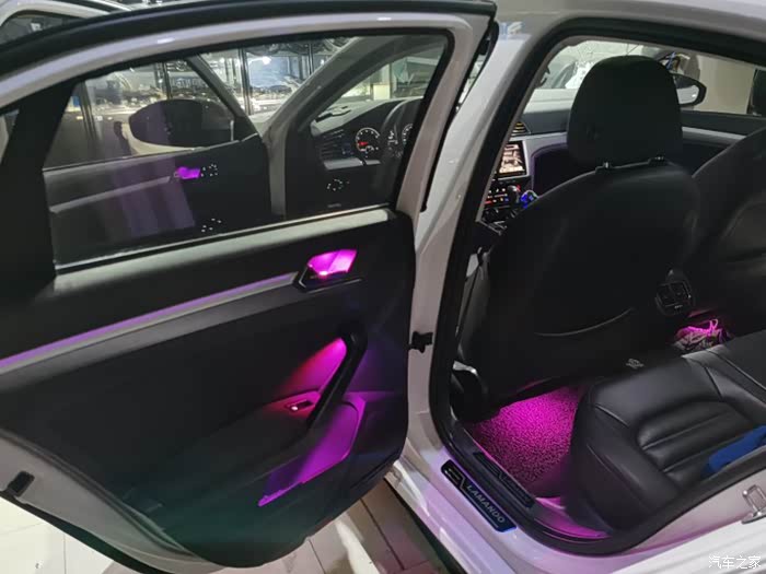 凌渡230加装多色氛围灯案例