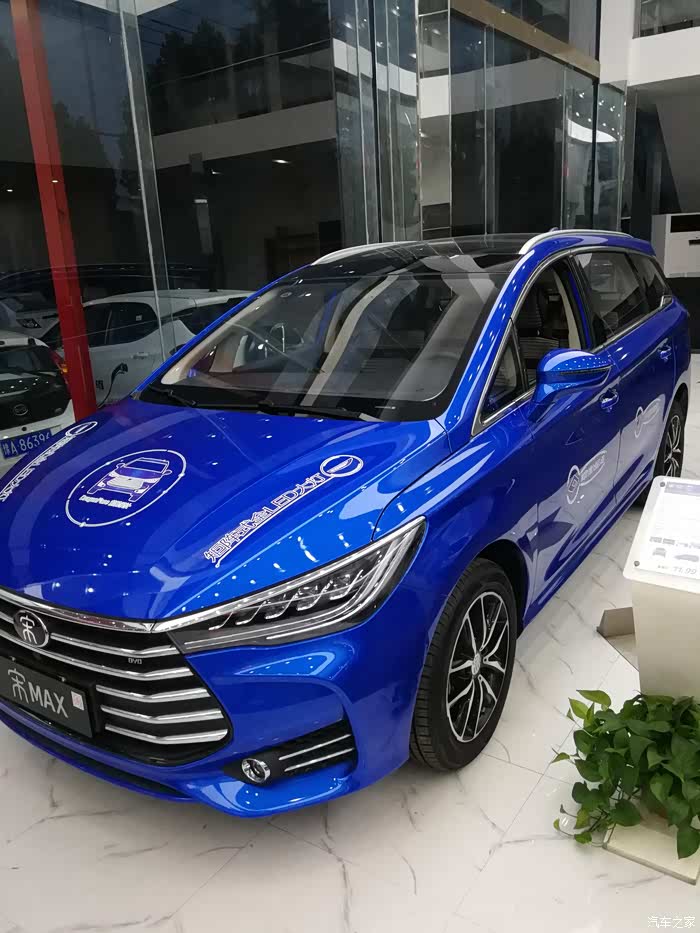 钻石蓝,很酷炫!这个颜色,还是还是主打色!