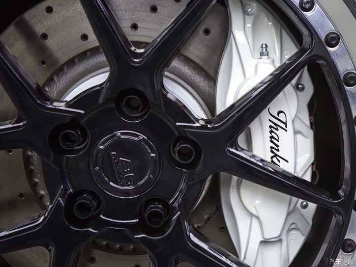 18款白色野马喷什么颜色的卡钳求解