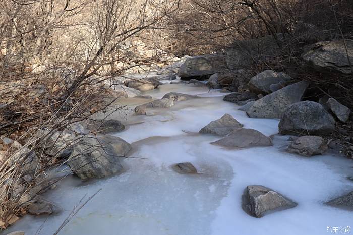 冰雪融化的小溪图片图片