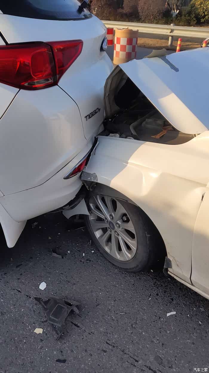 【图】老虎屁屁够硬,三车追尾我在中间_瑞虎7论坛_汽车之家论坛