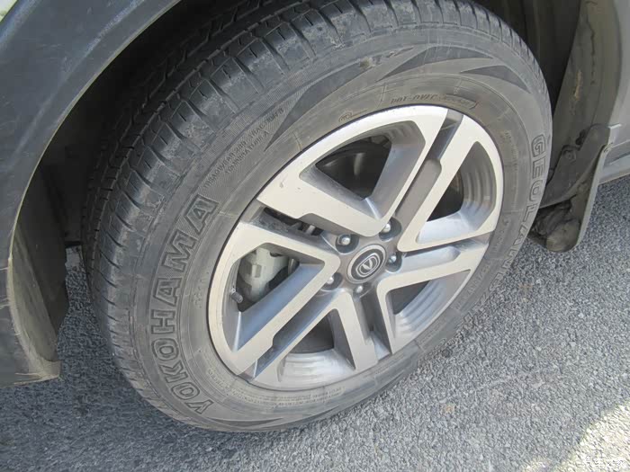 大轮胎的附着力特别强