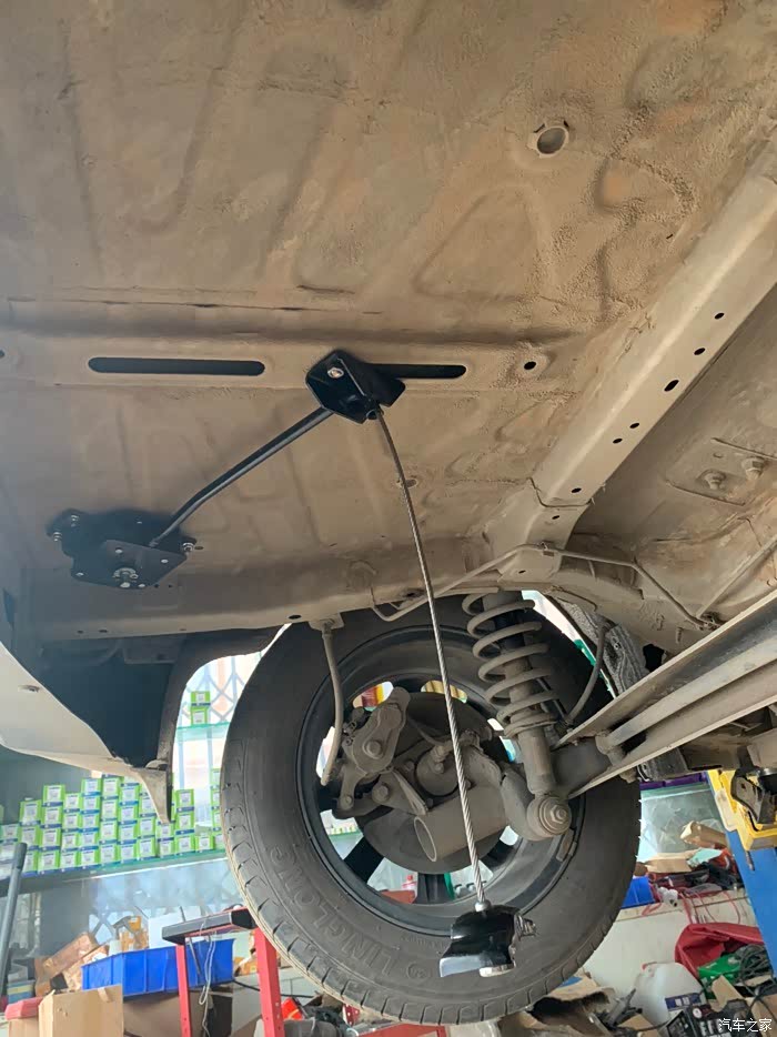比亚迪e2加装备胎麻麻再也不怕我路上爆胎了