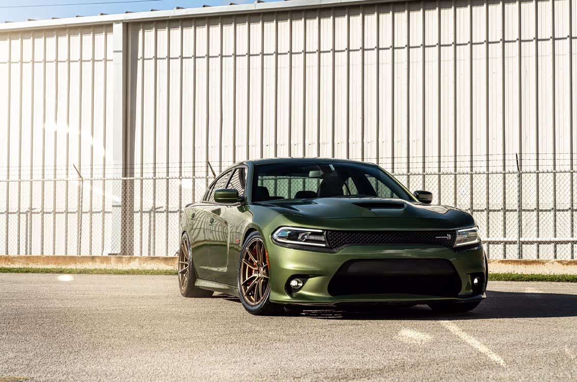 dodgecharger这款颜色的跑车不是一般人能掌控的