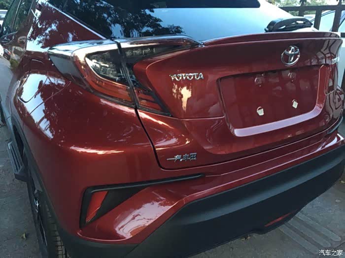 红黑配奕泽,帅呆了