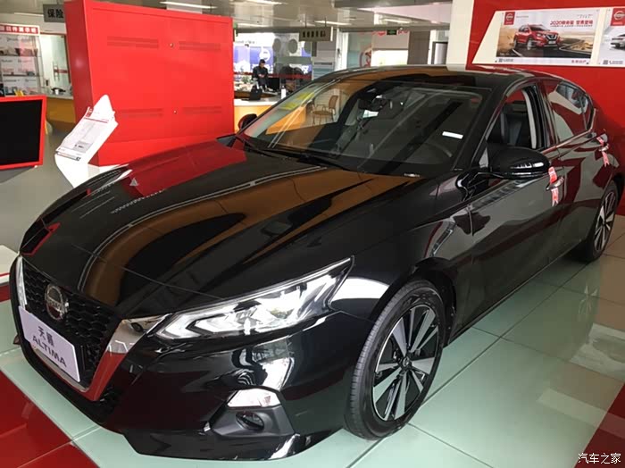 曜石黑的第七代天籁有档次