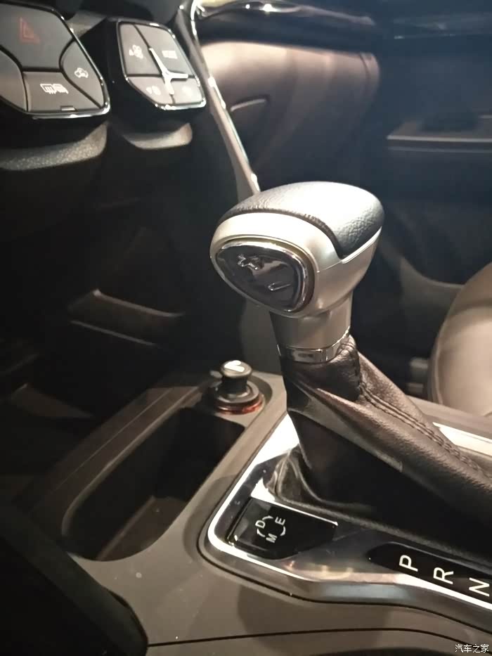 谁知道gs4的6at变速箱手动模式下怎么操作换挡