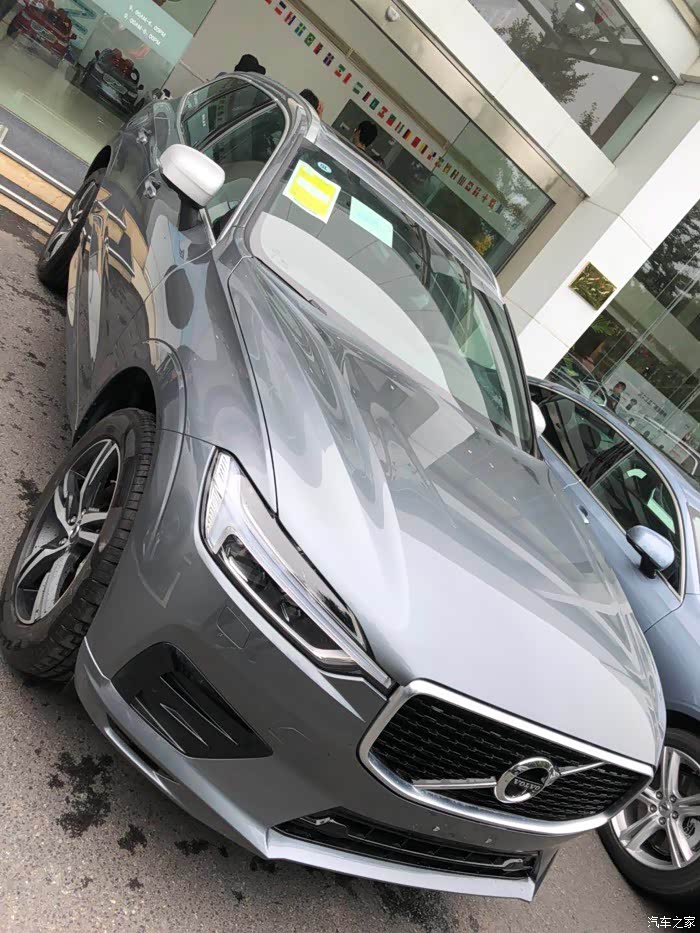 幻夜银,在考虑是不是要做哑光膜.过几天再发用车感受.