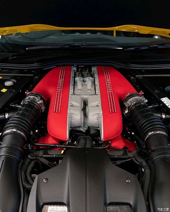 法拉利f12它有着一个红心的强大发动机他会带你飞