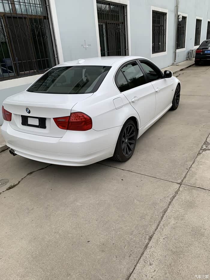 出售e9011款宝马325i时尚型