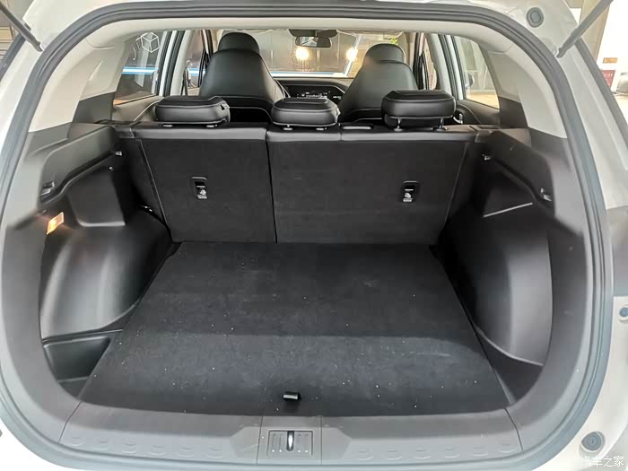 广汽传祺gs4后备箱