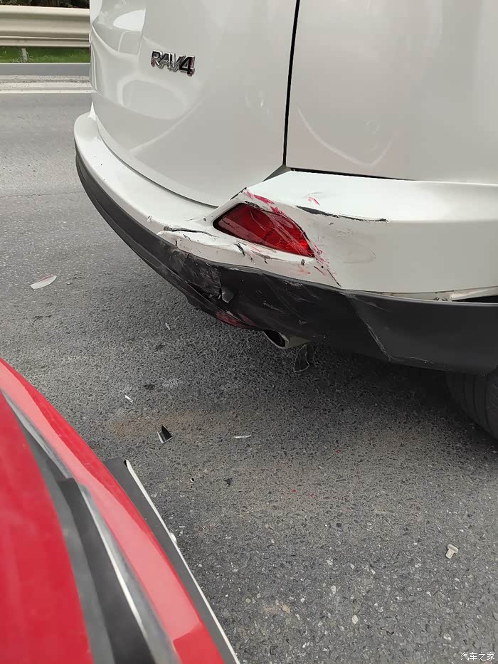 买了半年被追尾了