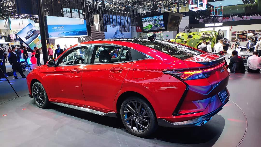 东风风神奕炫,外观上带有运动套件的设计