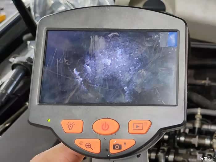 换火花塞的时候内窥镜看了下气缸这个积碳严重么