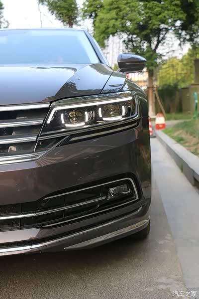 后尾灯是led,外型灯光也不在老气.还行吧.反正给别人看的.