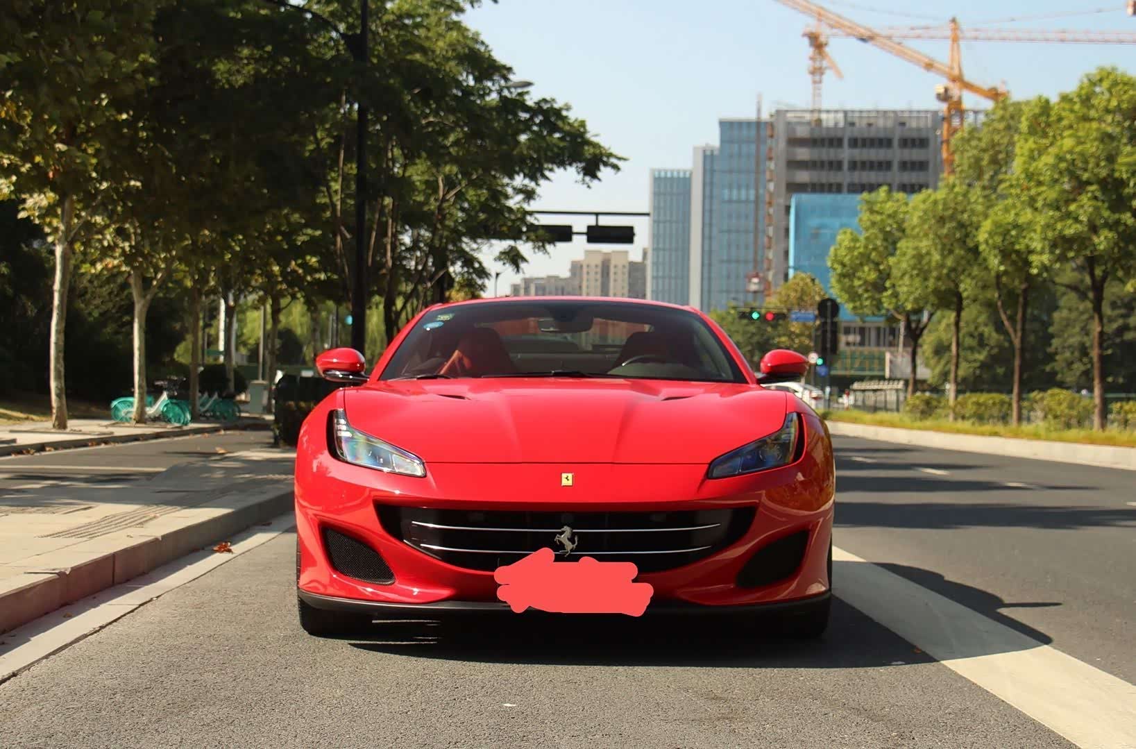 法拉利portofino 时尚漂亮的外观设计,让我深爱不移!