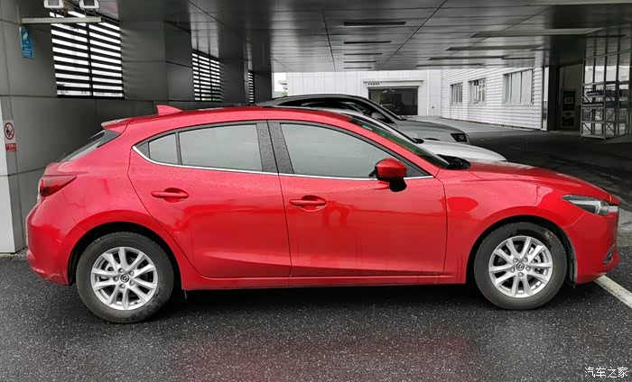 194月昂克赛拉两厢红色15豪华