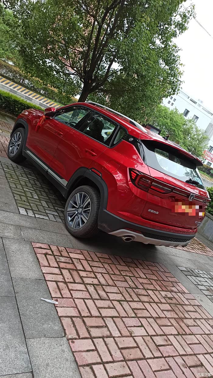 红色的车身很靓,就是需要注重爱护.