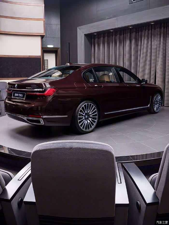 宝马7系750li xdrive,勃艮第红实物是真的骚