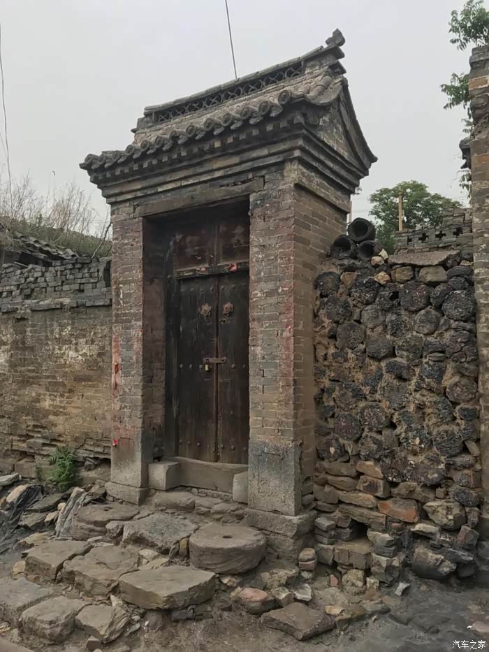 【小威醉美乡村游】陈家庄村的铁壁钢墙