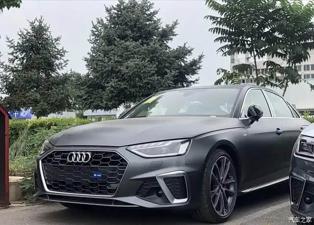 全新奥迪a4,金属灰2.0t,比宝马3系给力
