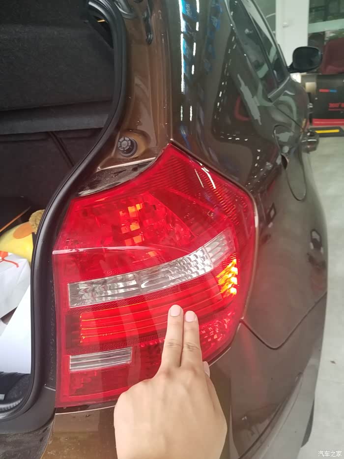 e87后尾灯示宽灯故障