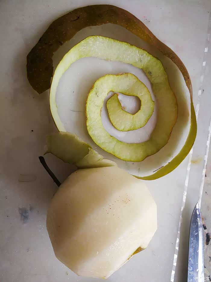 这梨子皮削得不错吧